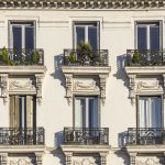 ¿Quién debe asumir la reparación de una terraza o patio de uso y disfrute privativo?