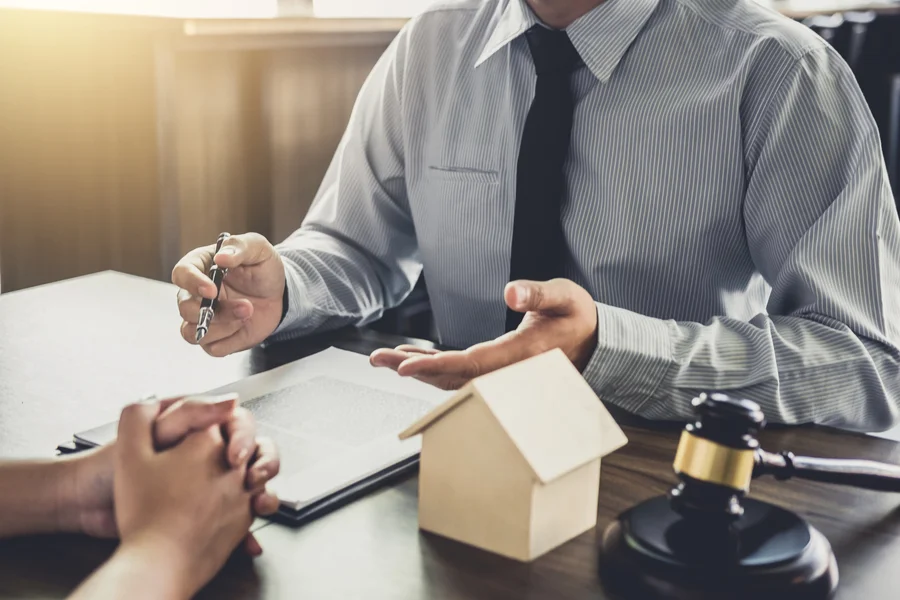 Cuando conviene acudir a abogados especialistas en propiedad horizontal | ramirezcasasabogados