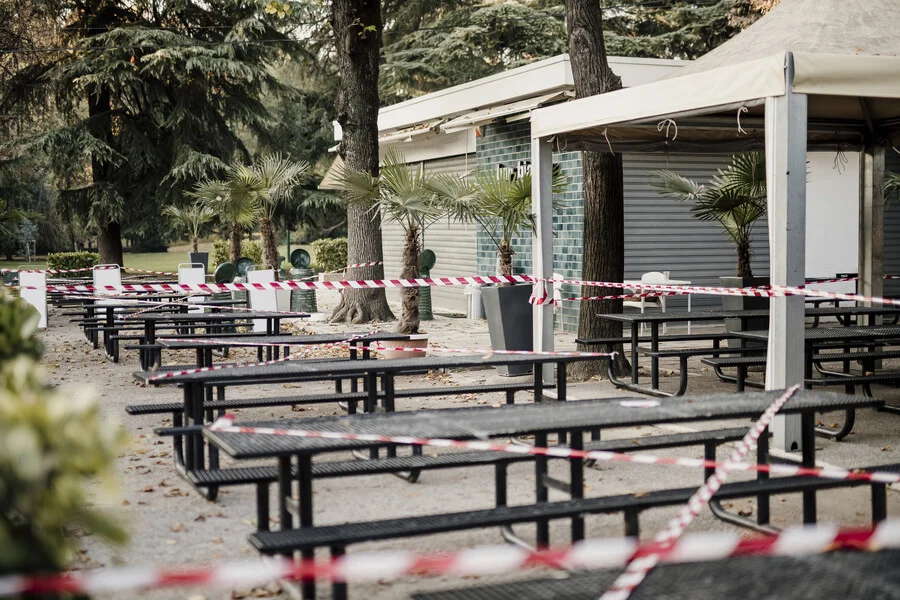 Obras y cerramientos del patio de vecinos | ramirezcasasabogados